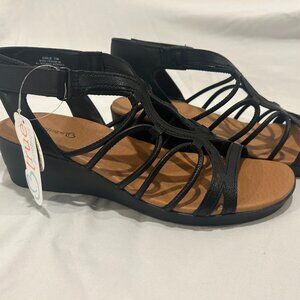 NEW IN BOX BareTraps Sandals! Size 11